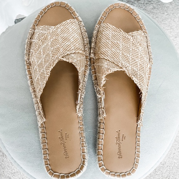 Universal Thread Shoes - Womens Target Sonya Woven Slide Sandals - size 6.5